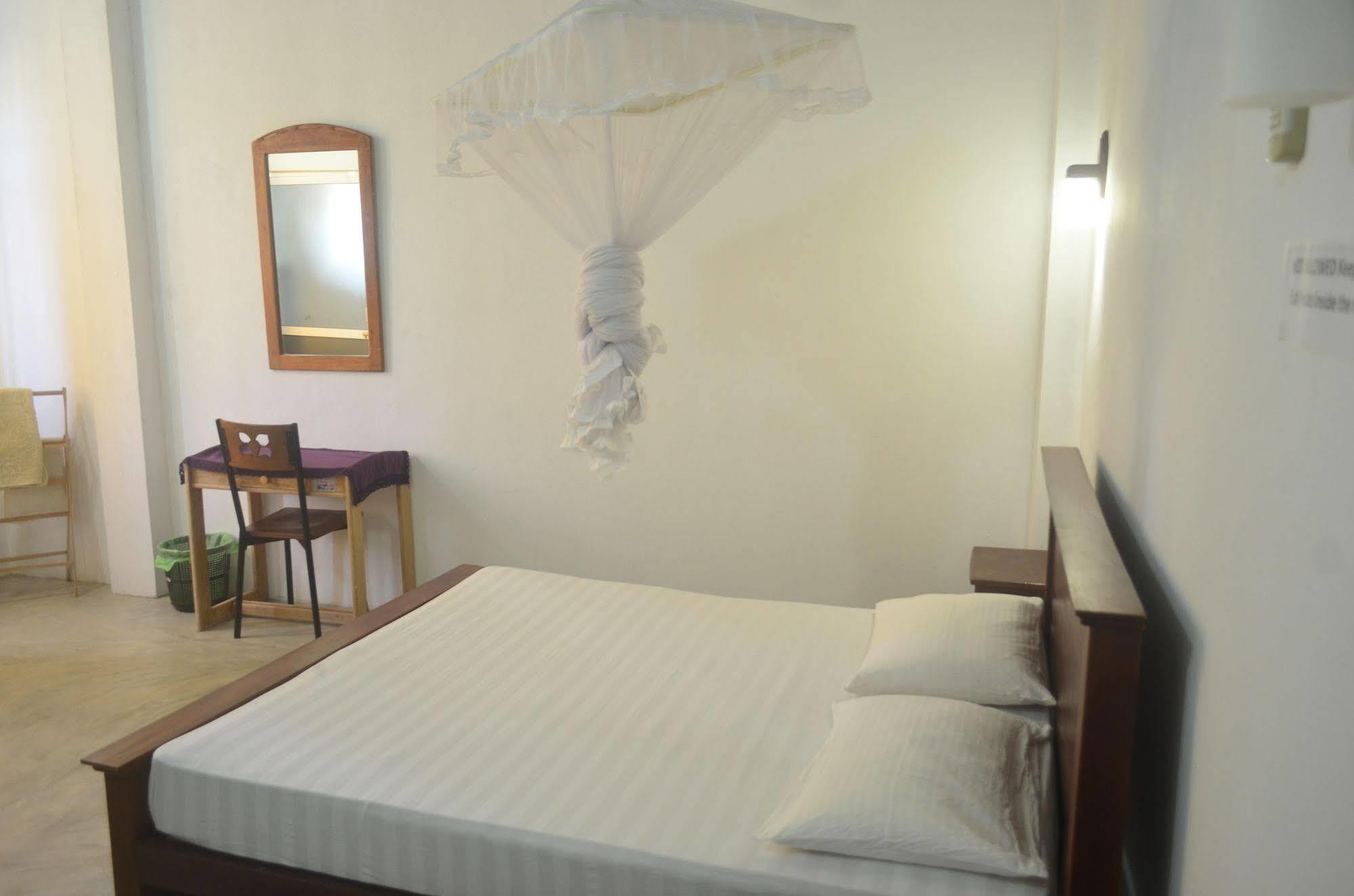Holiday Inn Unawatuna Exterior photo